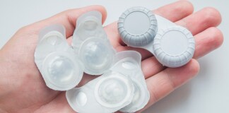 new-contact-lens-in-containers