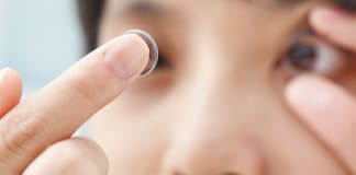 woman-inserting-contact-lens
