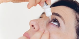 woman-using-eye-drop