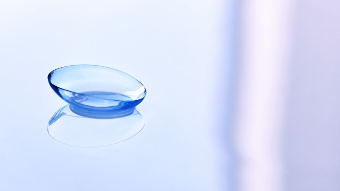 contact-lens-on-light-blue-background
