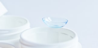 contact-lens-on-case