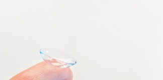 contact-lens-on-finger