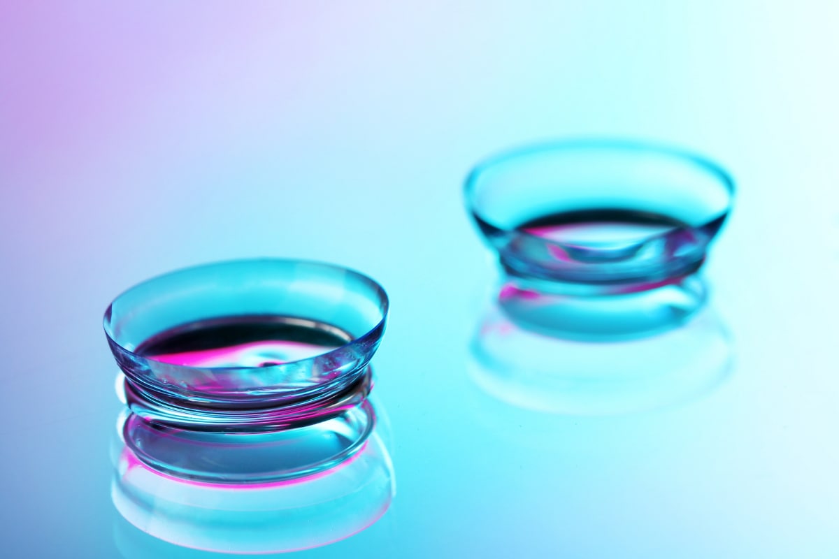 contact-lenses-on-blue-background