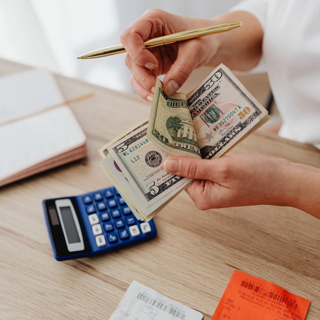 woman-counting-money