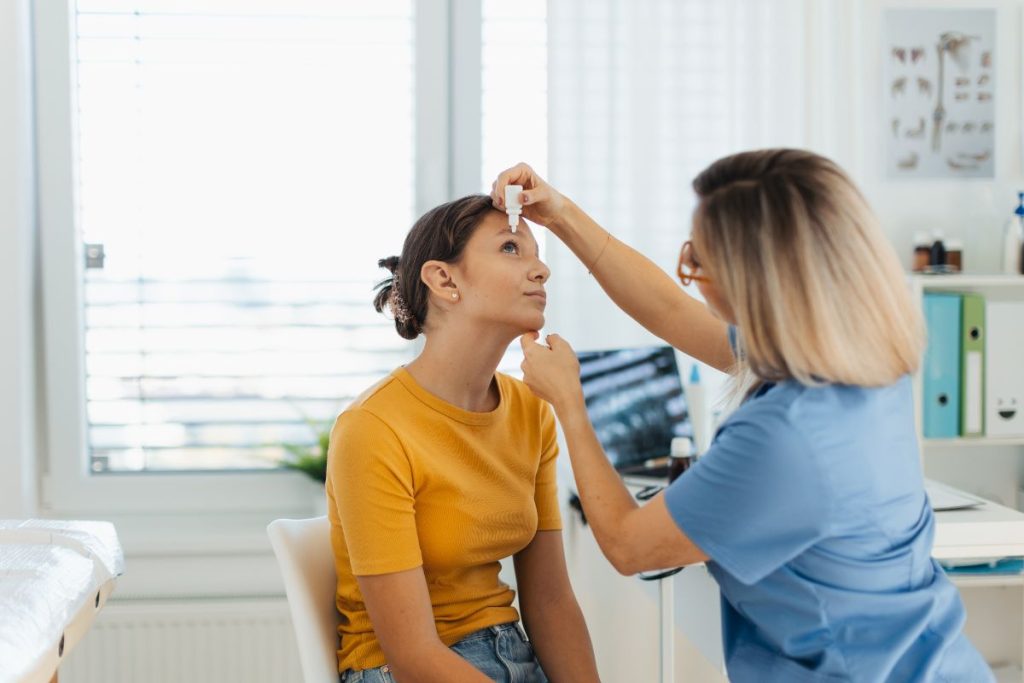 pediatrician-putting-eye-drops-into-girls-eyes