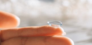 contact-lens-on-fingertip
