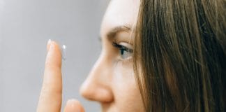 woman-putting-on-contact-lens